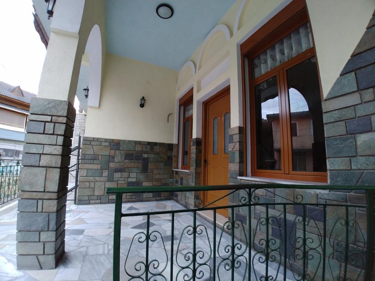 Gjirokastër Guest House Urat מראה חיצוני תמונה