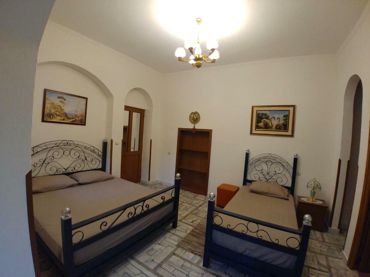 Gjirokastër Guest House Urat מראה חיצוני תמונה